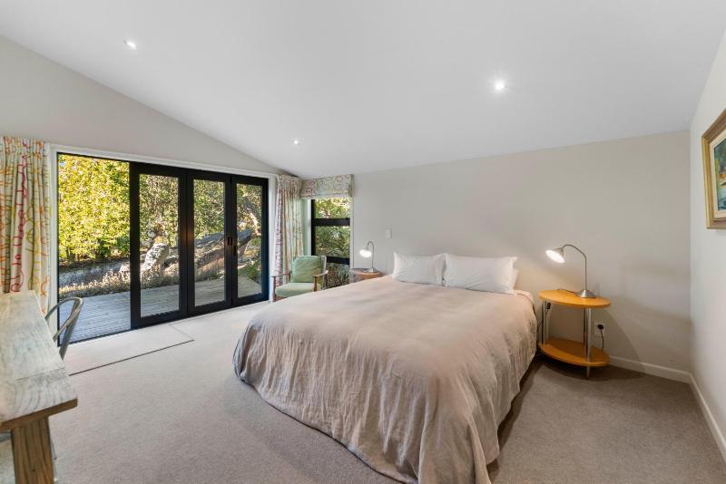 Rainbow Point Yacht Club - Taupo Holiday Home - image 36