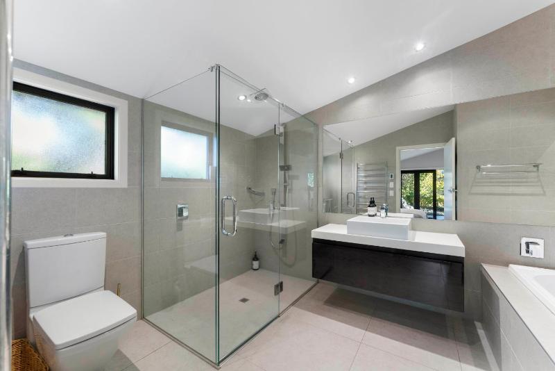 Rainbow Point Yacht Club - Taupo Holiday Home - image 18