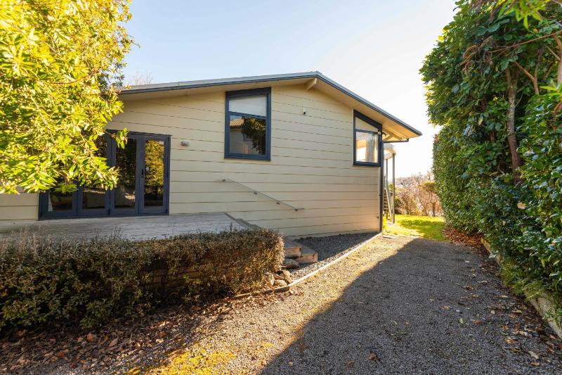 Rainbow Point Yacht Club - Taupo Holiday Home - image 13