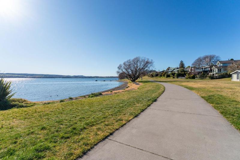 Rainbow Point Yacht Club - Taupo Holiday Home - image 35