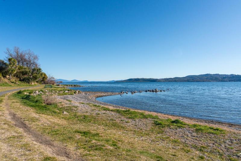 Rainbow Point Yacht Club - Taupo Holiday Home - image 21