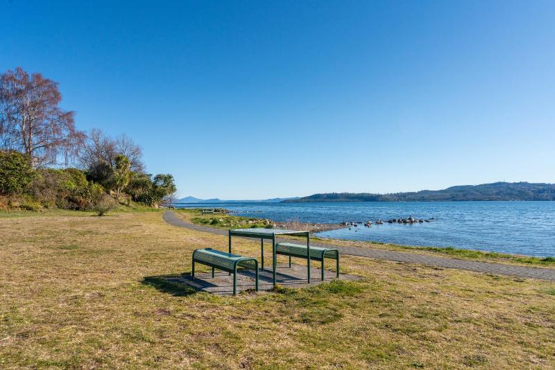 Rainbow Point Yacht Club - Taupo Holiday Home - image 20