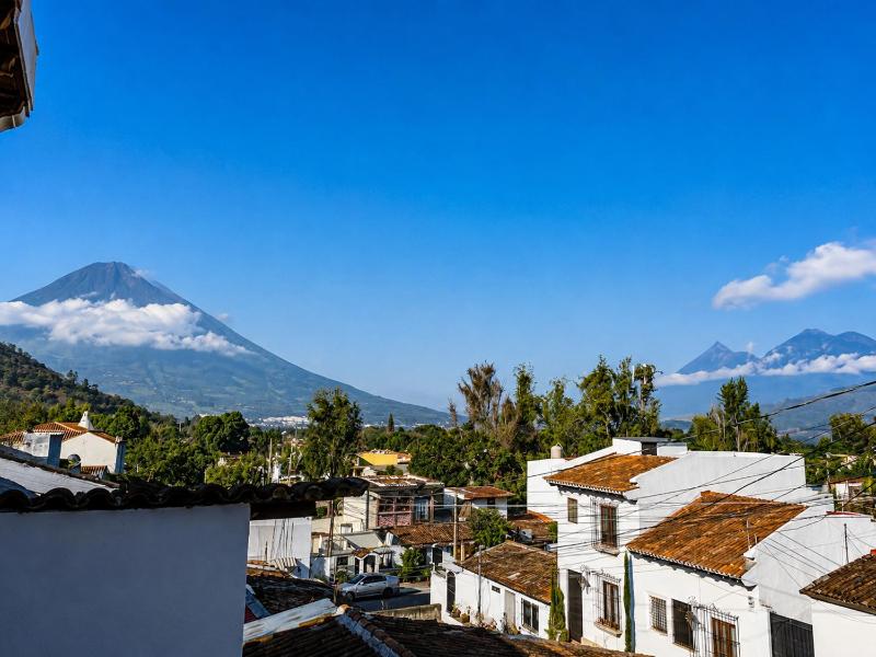 Estudio Queen con parqueo por Candelaria y vista espectacular a volcanes - image 2
