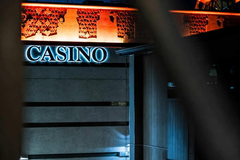 Casino Luxury Suite City Centre - Sleeps 5 - image 13