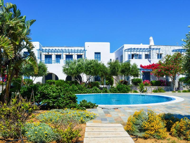 Sanders Paros Gardens - image 12