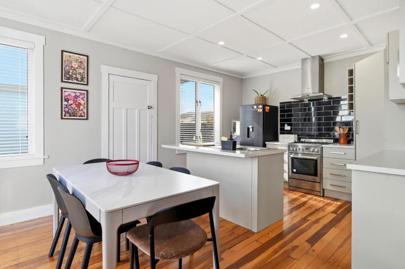 Maison Millie - Central Pet-Friendly Sleeps 4 - image 3