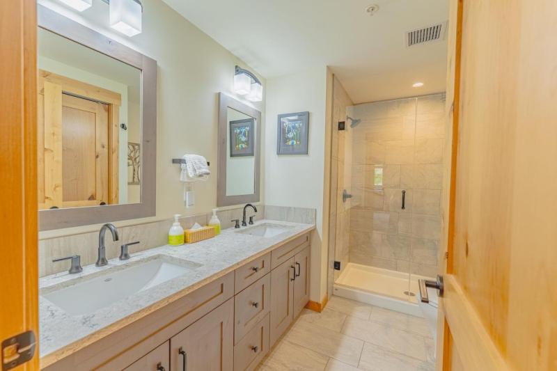 Spring Creek Corner Condo by Canadian Rockies Vacation Rentals - image 19