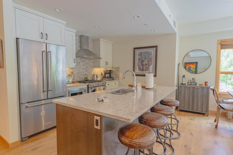Spring Creek Corner Condo by Canadian Rockies Vacation Rentals - image 11