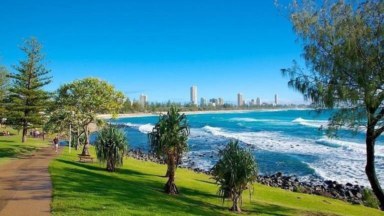 Lovely Beachfront Three Bedroom Unit - image 8