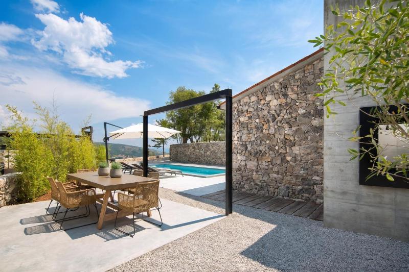 Villa Iron Lady Labin – Private Pool & Sea View - image 13