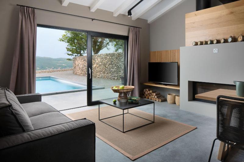 Villa Iron Lady Labin – Private Pool & Sea View - image 4