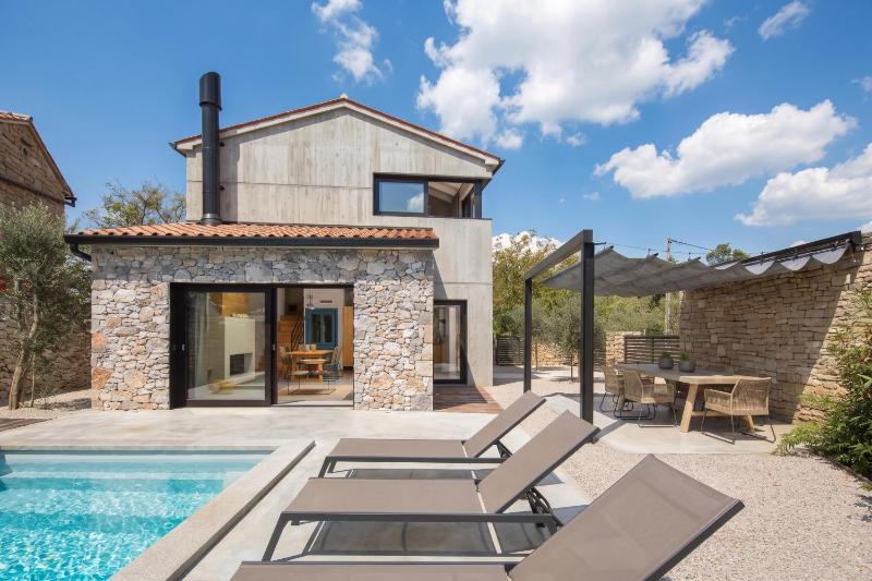 Villa Iron Lady Labin – Private Pool & Sea View - image 9
