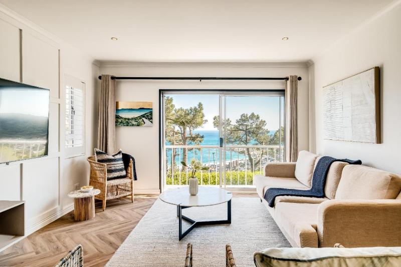 Camps Bay 2 Bed with Sea Views Shoreline Views - image 9