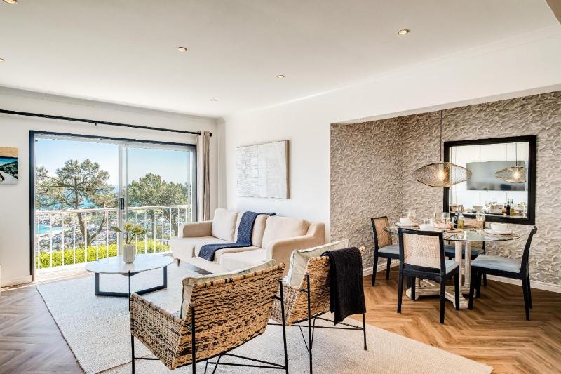Camps Bay 2 Bed with Sea Views Shoreline Views - image 14