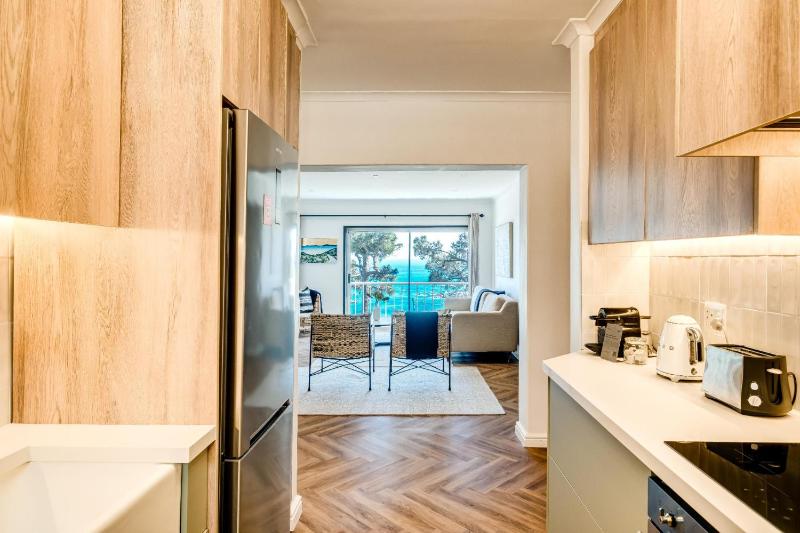 Camps Bay 2 Bed with Sea Views Shoreline Views - image 16