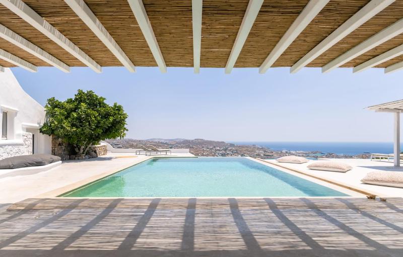 Greek Villa Psarou above Nammos - image 8