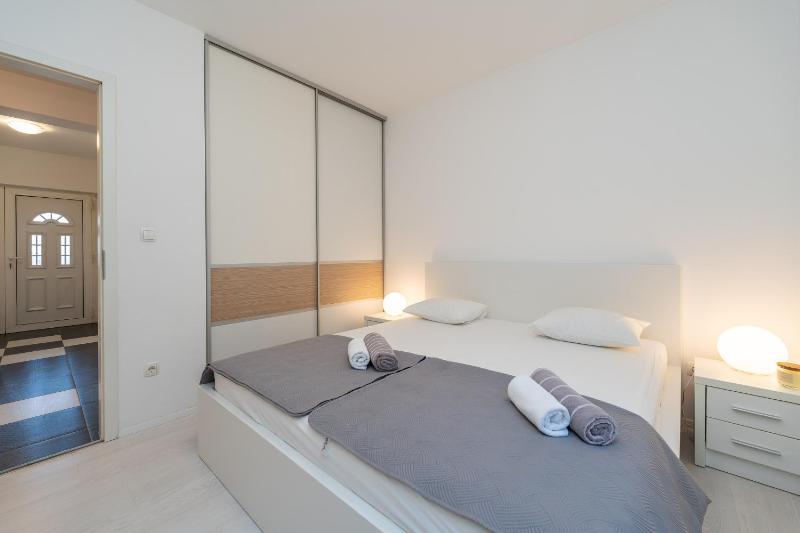 S Villa with Pool Jacuzzi & Gym - image 20