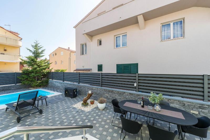 S Villa with Pool Jacuzzi & Gym - image 40