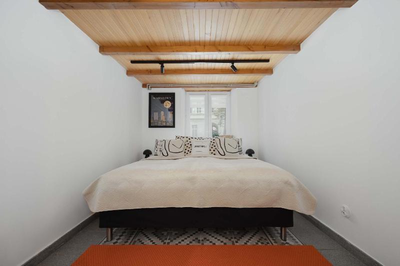 Charming Two-Bedroom City Centre Apartment with a Mezzanine by Noclegi Renters - image 12