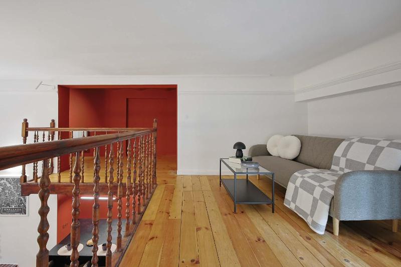 Charming Two-Bedroom City Centre Apartment with a Mezzanine by Noclegi Renters - image 3