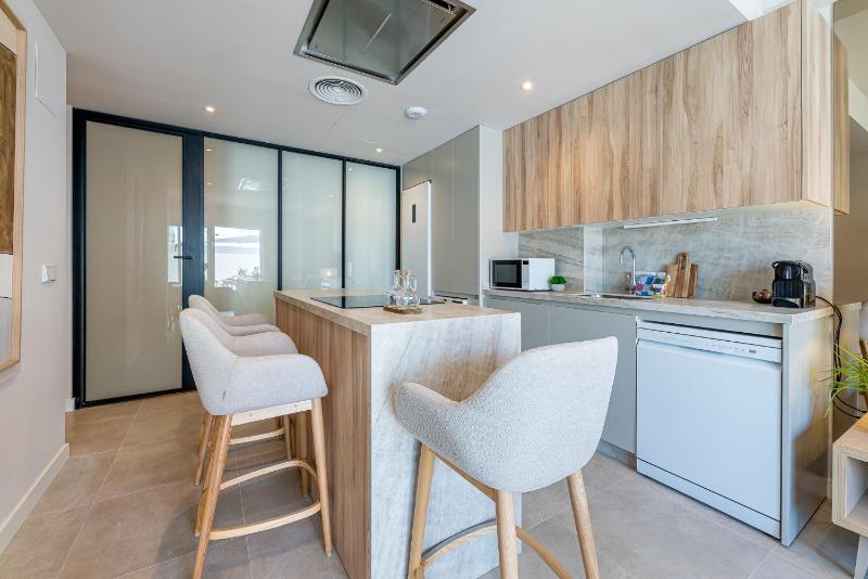 797 HOLIDAY RENTALS-Moderno apartamento con piscina privada - image 11