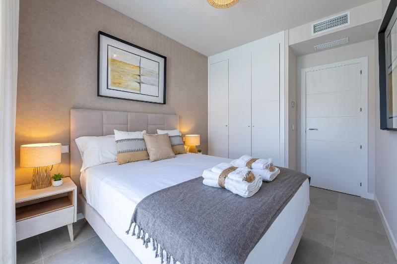 797 HOLIDAY RENTALS-Moderno apartamento con piscina privada - image 2