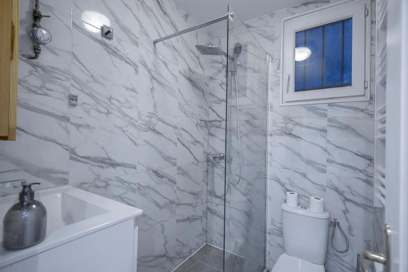 2-bedroom apartment with beautiful views - image 11