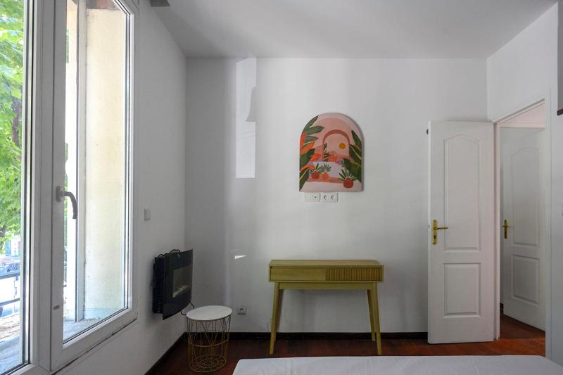 2-bedroom apartment with beautiful views - image 9