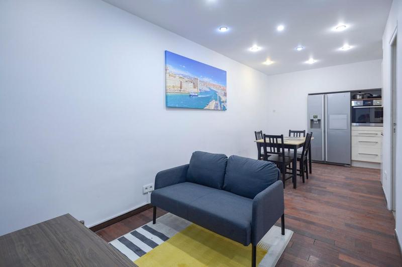 2-bedroom apartment with beautiful views - image 7
