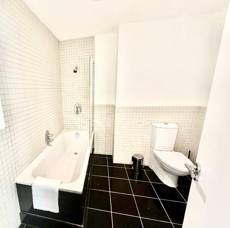 Brighton 2 Bed Overlooking Royal Pavilion Gardens - image 17