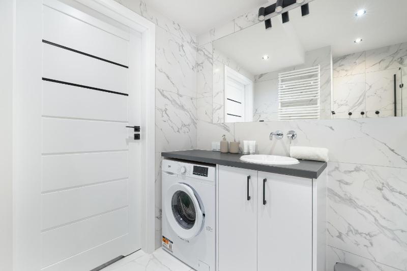 Spacious Apartments with Parking Near the Old Town by Noclegi Renters - image 20