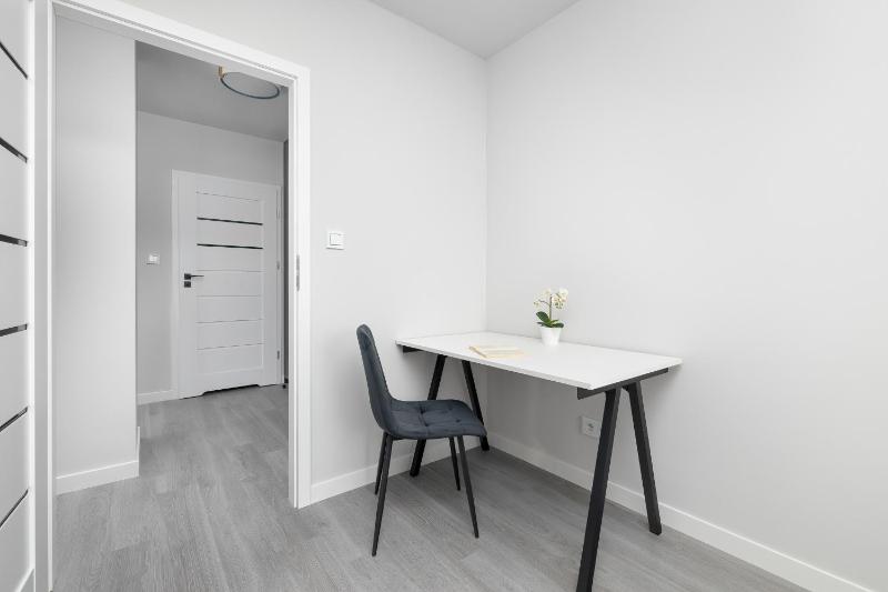 Spacious Apartments with Parking Near the Old Town by Noclegi Renters - image 27