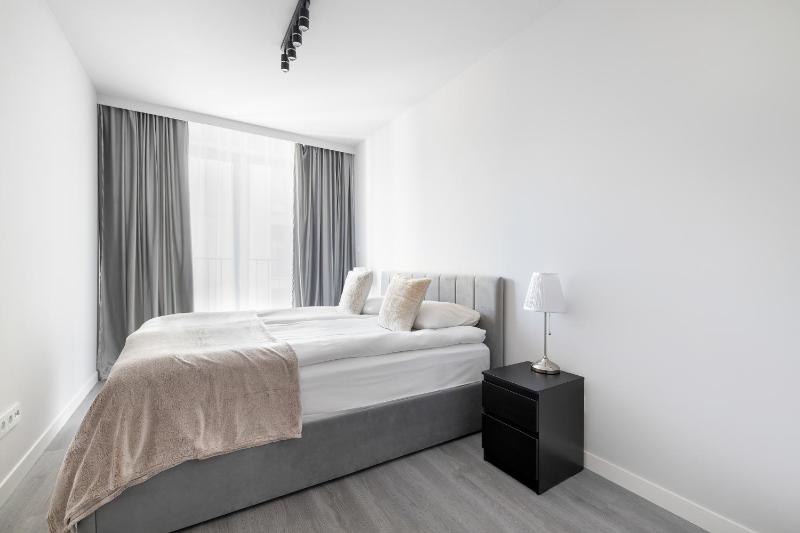 Spacious Apartments with Parking Near the Old Town by Noclegi Renters - image 22