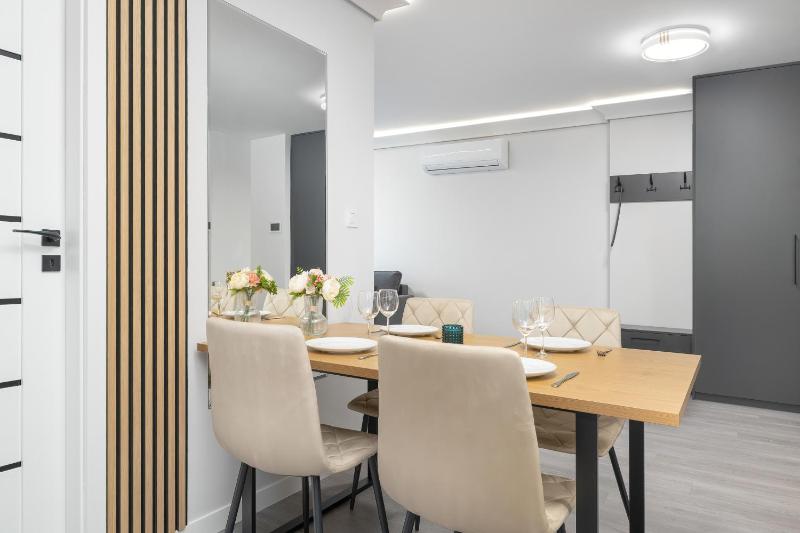Spacious Apartments with Parking Near the Old Town by Noclegi Renters - image 26