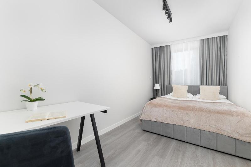 Spacious Apartments with Parking Near the Old Town by Noclegi Renters - image 33
