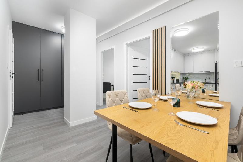 Spacious Apartments with Parking Near the Old Town by Noclegi Renters - image 18