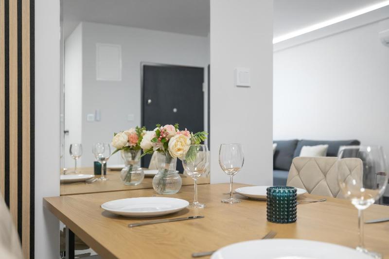Spacious Apartments with Parking Near the Old Town by Noclegi Renters - image 29