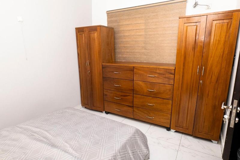 Petite maison dans quartier huppé Gombe - image 16