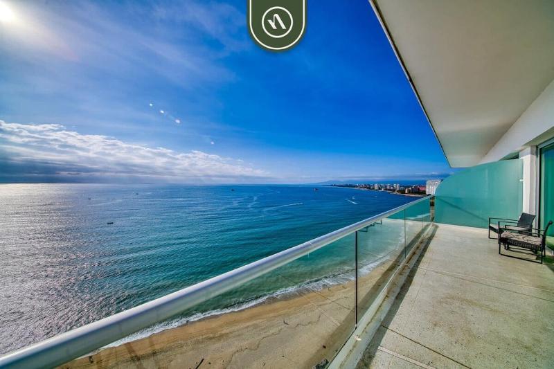 Beachview Luxury 3 BR Condo - Pools - Beach - image 13