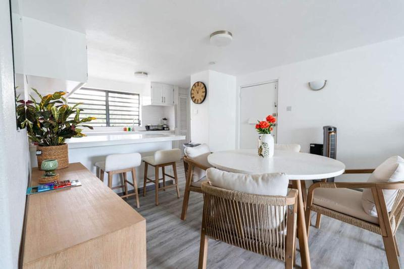 Renovated Chic Condo Steps from Carlisle Bay - image 11