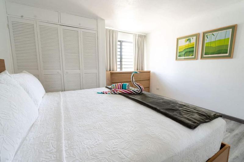 Renovated Chic Condo Steps from Carlisle Bay - image 9
