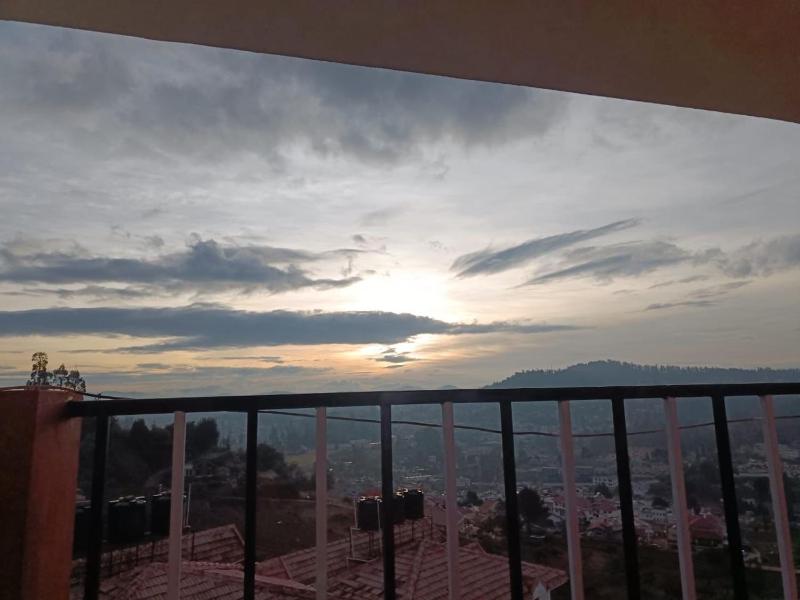 OOTY PEAK VIEW Villa2 - image 8