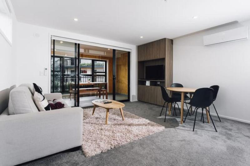 Affordable Apartment Hagley Park Super Fast Wifi - image 16