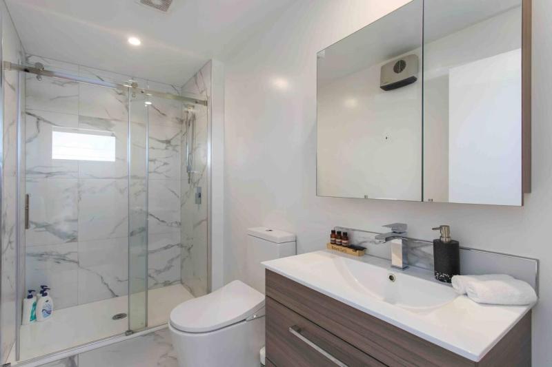 Affordable Apartment Hagley Park Super Fast Wifi - image 27