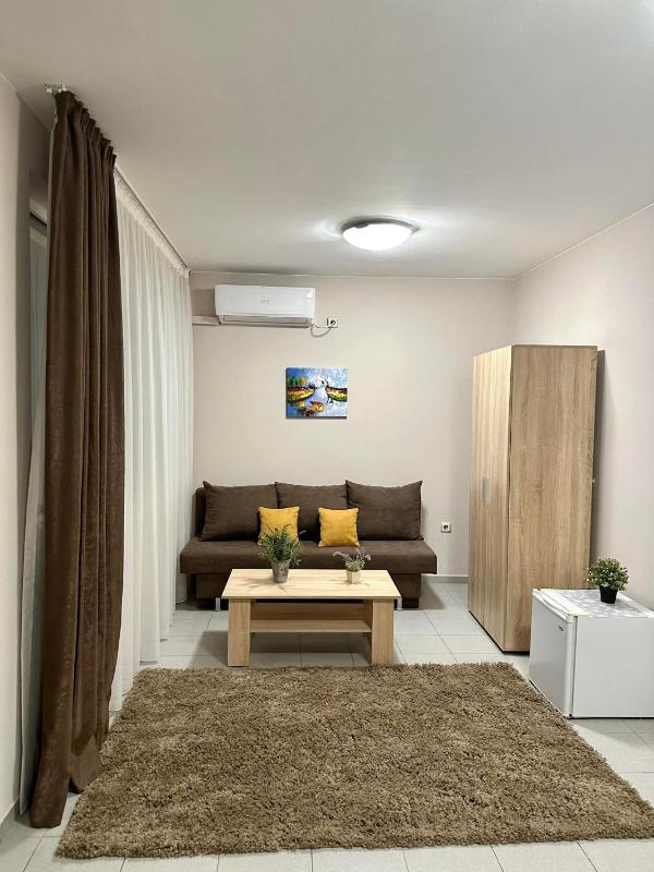 Top Center House - image 27