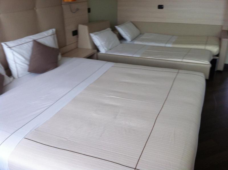 Family Room (2 Adults + 2 Children) image 3