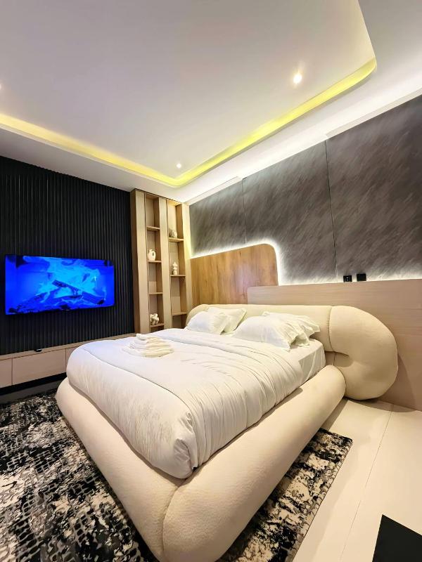2 bedroom apartments - image 15