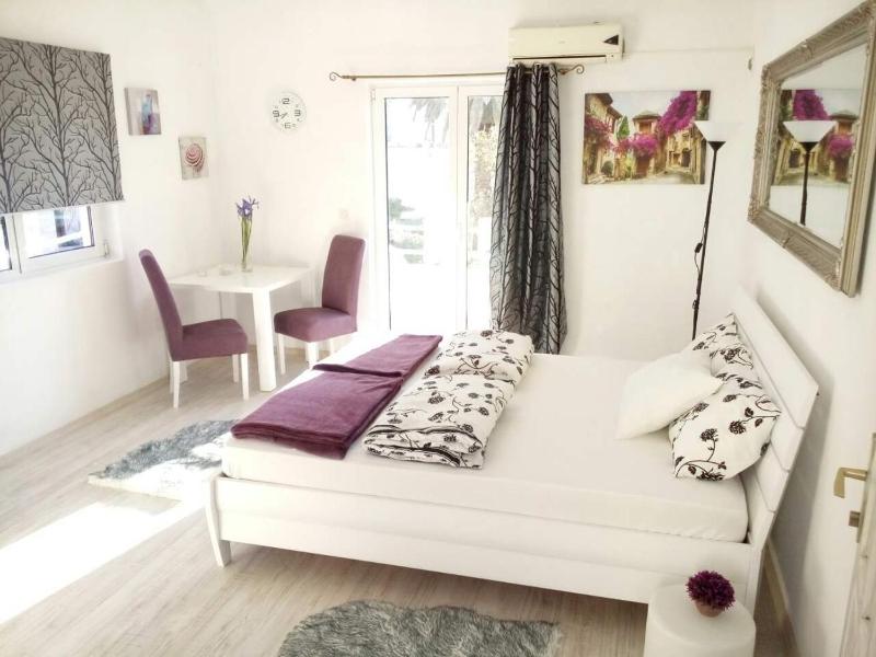 Studio with Balcony and Sea View image 1