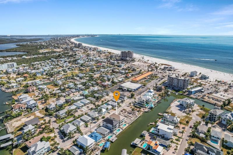 Fort Myers Beach Waterfront Estate with Pool - image 1