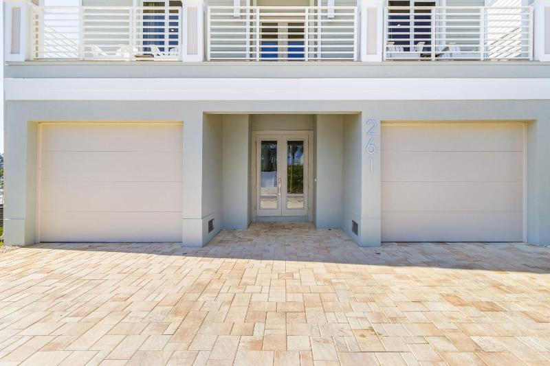 Fort Myers Beach Waterfront Estate with Pool - image 46